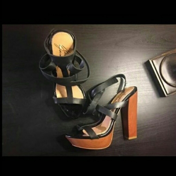Platform sandals - Picture 2 of 3